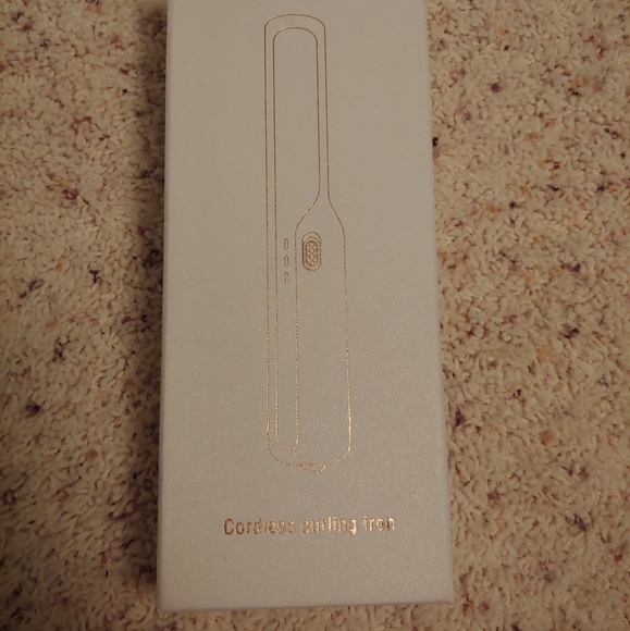 Fully cordless straightner - Picture 3 of 3